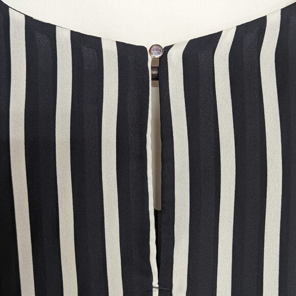 Sleeveless blouse navy and white striped medium EUC Banana Republic - Picture 4 of 9